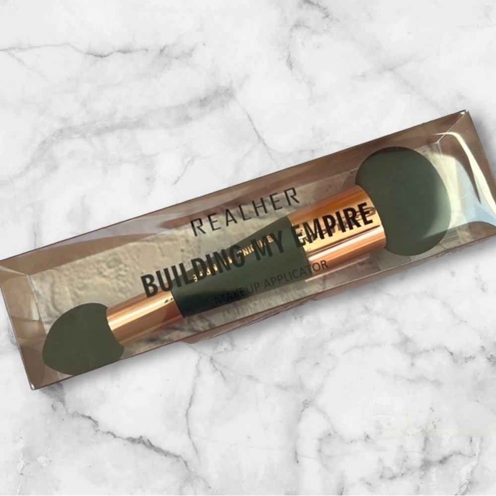 NIB REALHER Building My Empire MAKEUP APPLICATOR